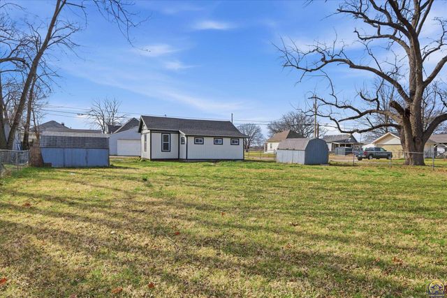 647 NE Grattan ST, Topeka, KS 66116