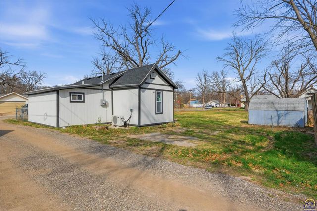 647 NE Grattan ST, Topeka, KS 66116