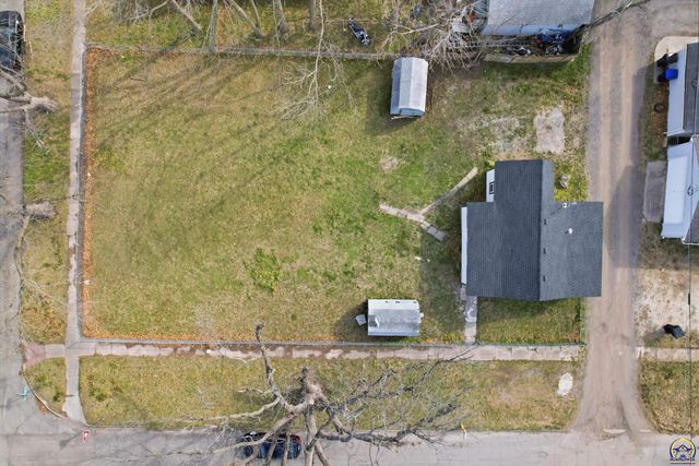 647 NE Grattan ST, Topeka, KS 66116