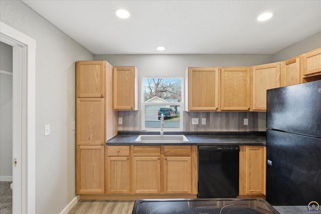 647 NE Grattan ST, Topeka, KS 66116