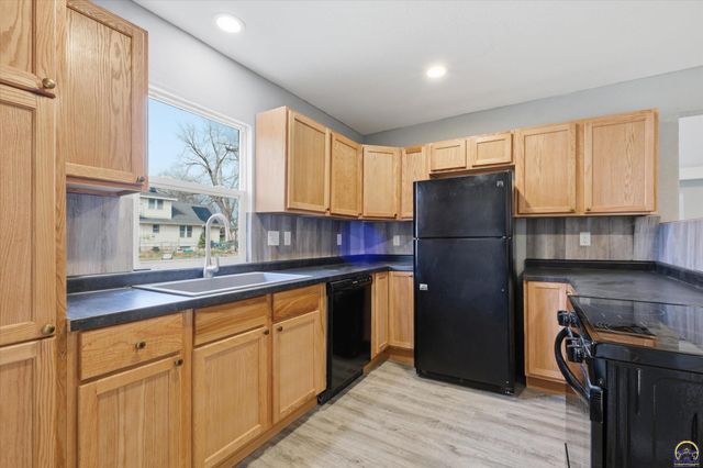 647 NE Grattan ST, Topeka, KS 66116