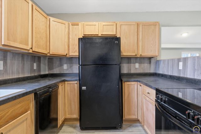 647 NE Grattan ST, Topeka, KS 66116