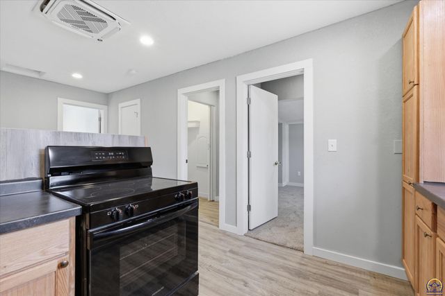 647 NE Grattan ST, Topeka, KS 66116