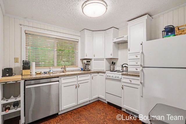 3635 Vienna Stras Street, Laketown Twp, MI 49423