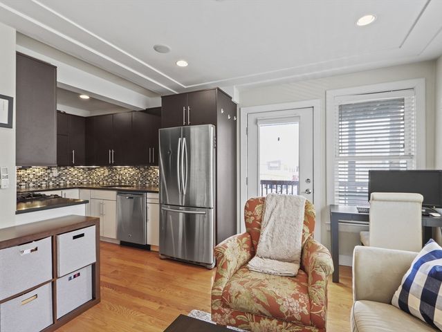 104 D St 2, Boston, MA 02127