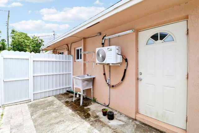 2488 Pineway Drive, West Palm Beach, FL 33415