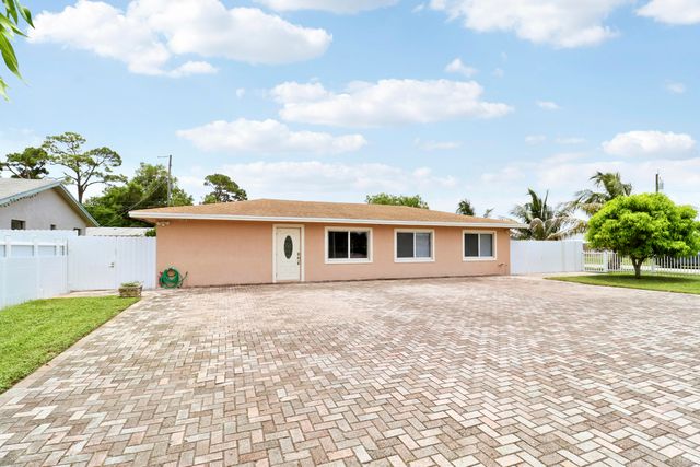 2488 Pineway Drive, West Palm Beach, FL 33415