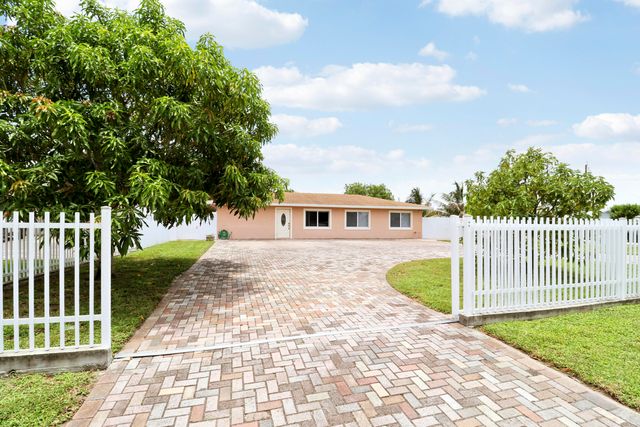 2488 Pineway Drive, West Palm Beach, FL 33415