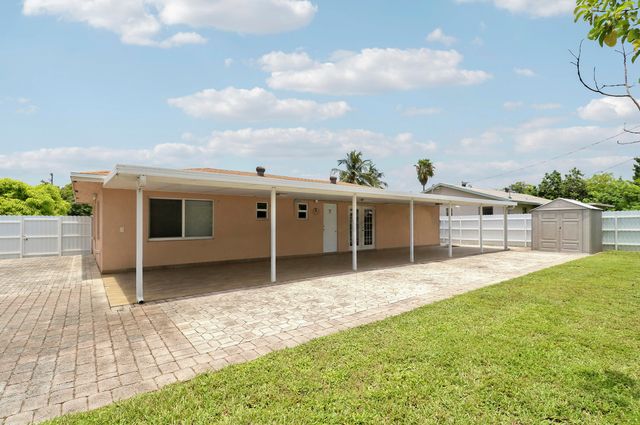 2488 Pineway Drive, West Palm Beach, FL 33415