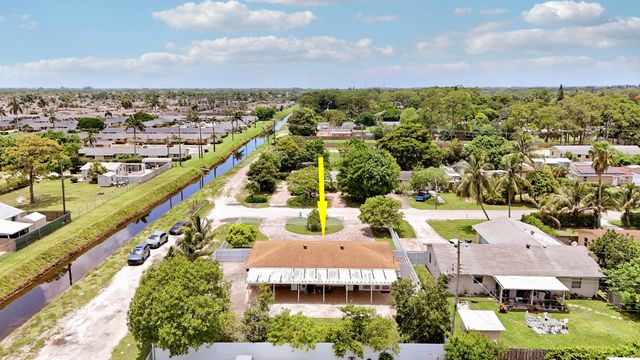 2488 Pineway Drive, West Palm Beach, FL 33415