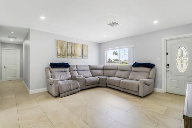 2488 Pineway Drive, West Palm Beach, FL 33415