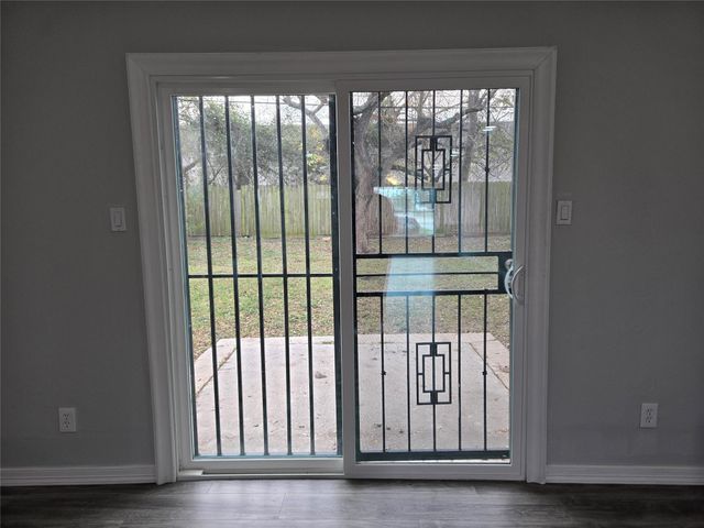 8754 Guinevere Street, Houston, TX 77029