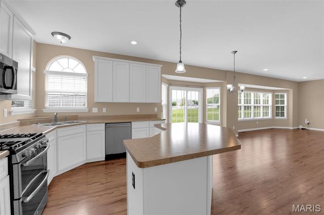 340 Cambridgeshire Court, St Peters, MO 63376