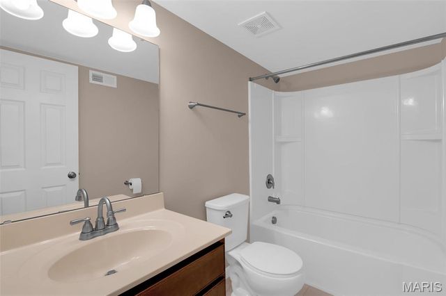 340 Cambridgeshire Court, St Peters, MO 63376