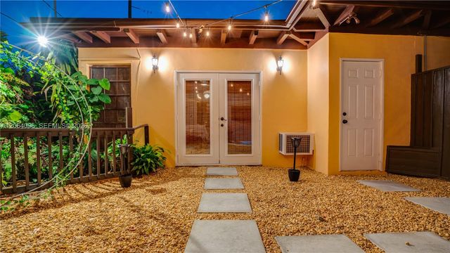 301 SW 69th Ave 301, Miami, FL 33144