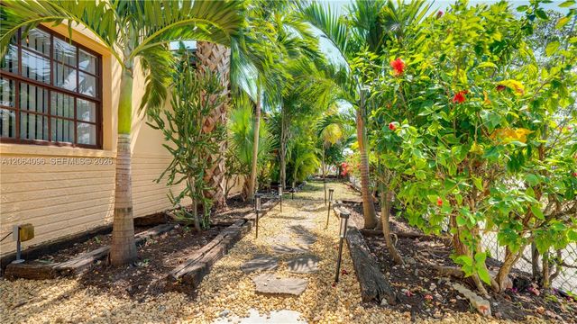 301 SW 69th Ave 301, Miami, FL 33144