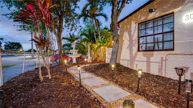 301 SW 69th Ave 301, Miami, FL 33144