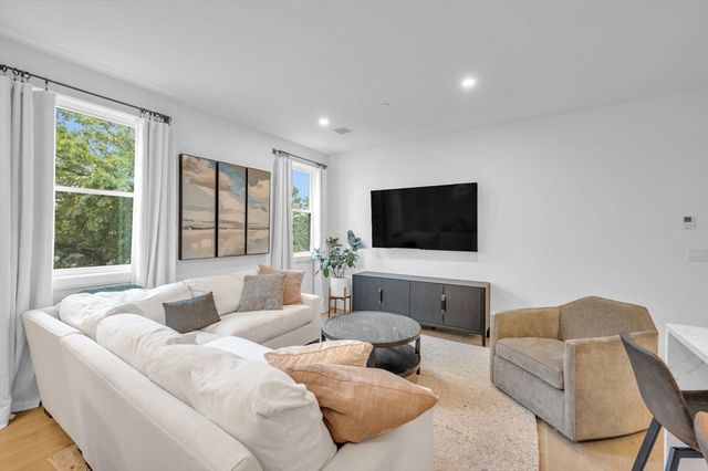 5245 Washington St 5, Boston, MA 02132