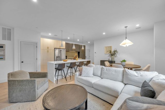 5245 Washington St 5, Boston, MA 02132