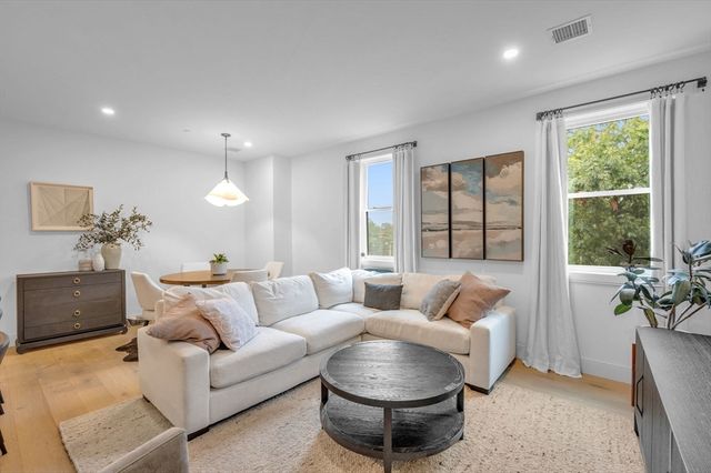 5245 Washington St 5, Boston, MA 02132