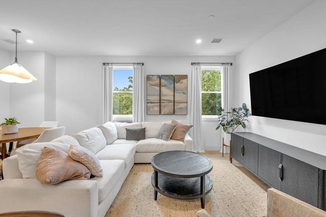 5245 Washington St 5, Boston, MA 02132