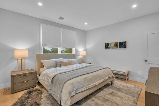 5245 Washington St 5, Boston, MA 02132