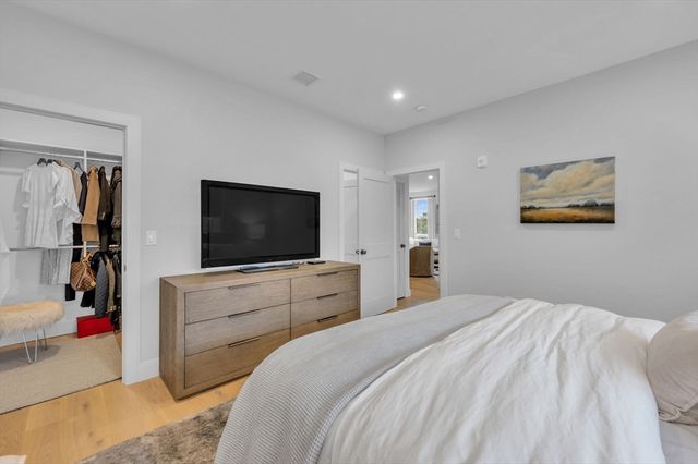 5245 Washington St 5, Boston, MA 02132