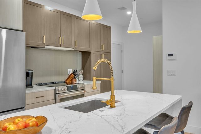 5245 Washington St 5, Boston, MA 02132