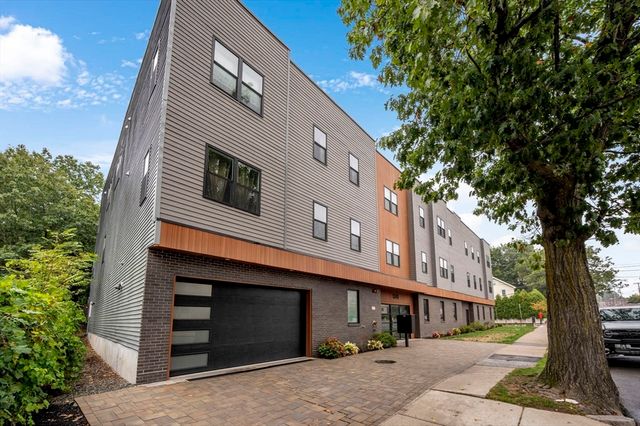 5245 Washington St 5, Boston, MA 02132