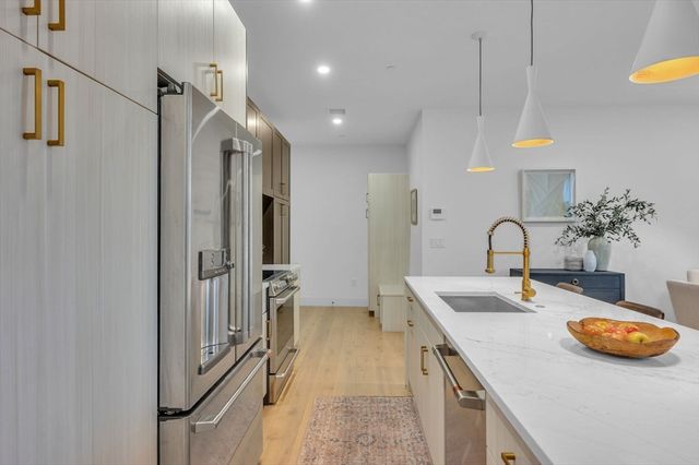 5245 Washington St 5, Boston, MA 02132