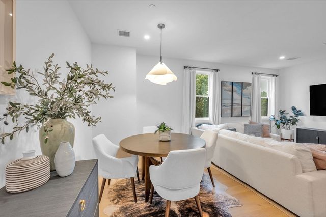 5245 Washington St 5, Boston, MA 02132