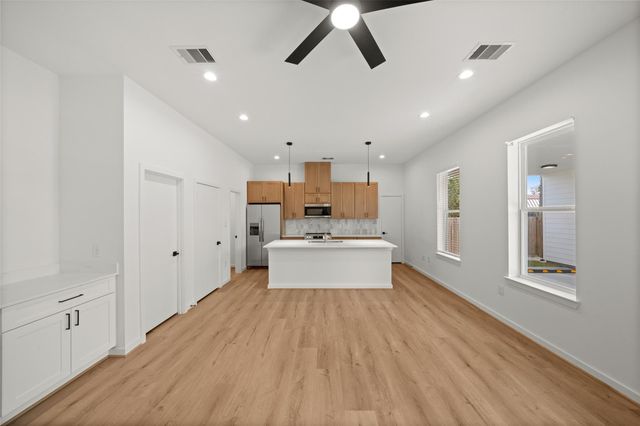 1408 Enid C, Houston, TX 77009