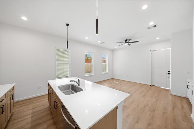 1408 Enid C, Houston, TX 77009