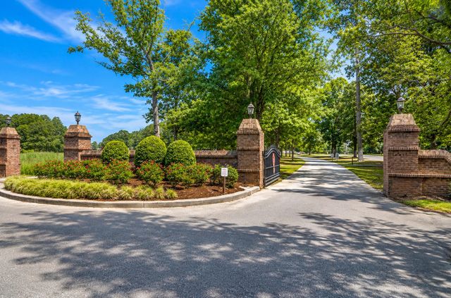 5353 Birdie Lane, Hollywood, SC 29449