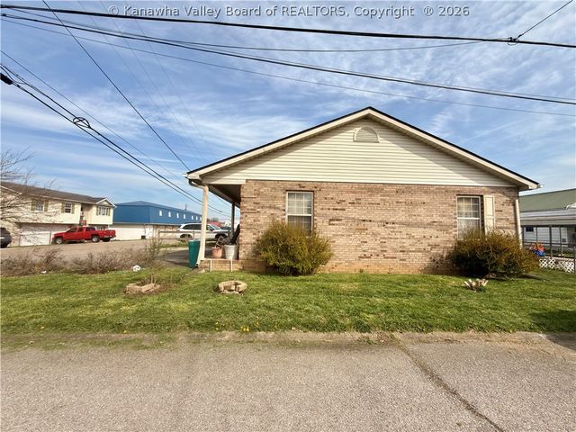 1701 Jackson Avenue, St Albans, WV 25177