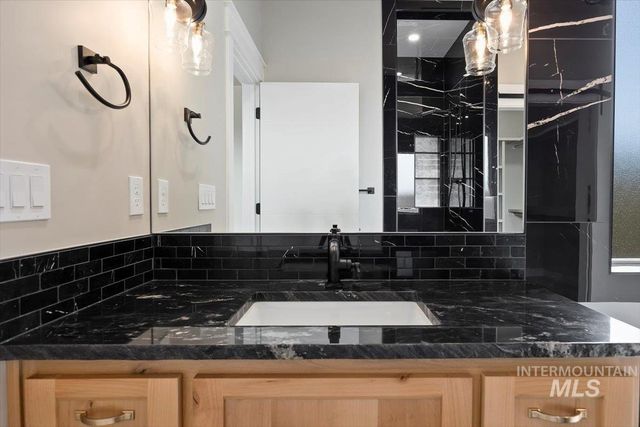 584 Canyon Falls, Twin Falls, ID 83301