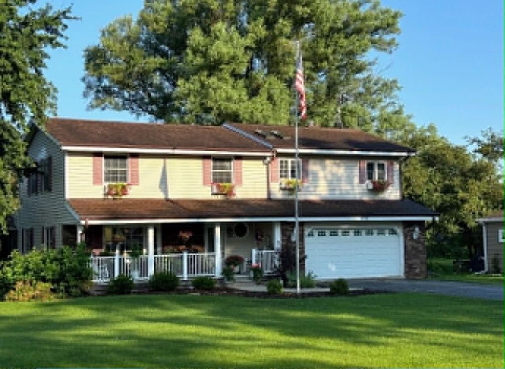 8138 205th AVENUE, Bristol, WI 53104