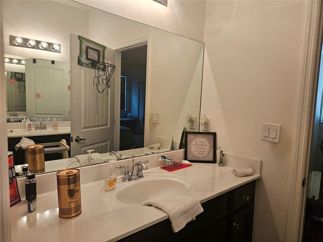 4117 NE 21st St, Homestead, FL 33033