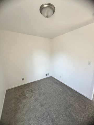273 S 3rd Avenue, Kankakee, IL 60901