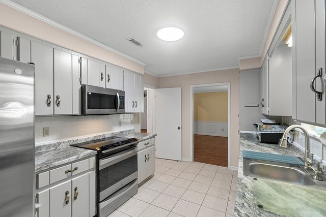 619 Chapelwood, Dothan, AL 36305
