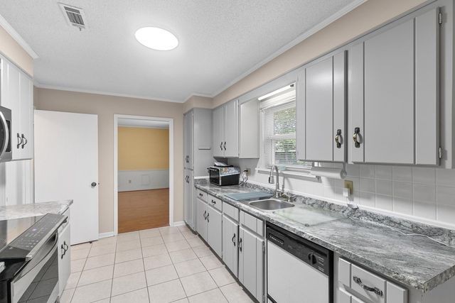 619 Chapelwood, Dothan, AL 36305