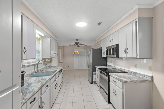 619 Chapelwood, Dothan, AL 36305