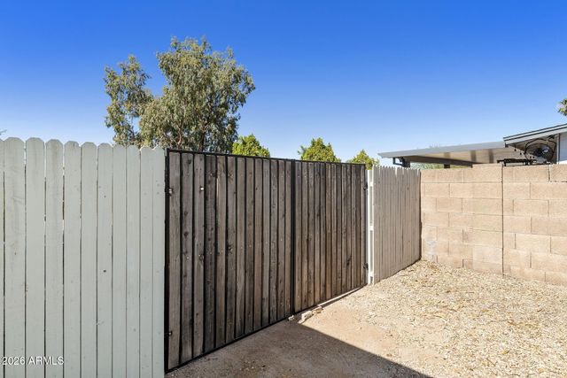 9523 E DALLAS Street, Mesa, AZ 85207