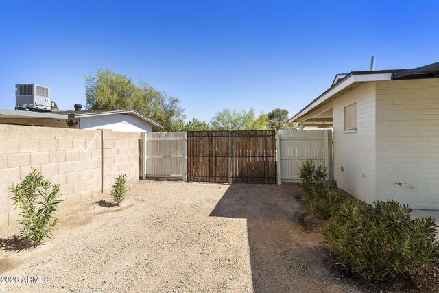 9523 E DALLAS Street, Mesa, AZ 85207