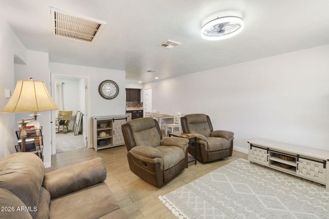 9523 E DALLAS Street, Mesa, AZ 85207