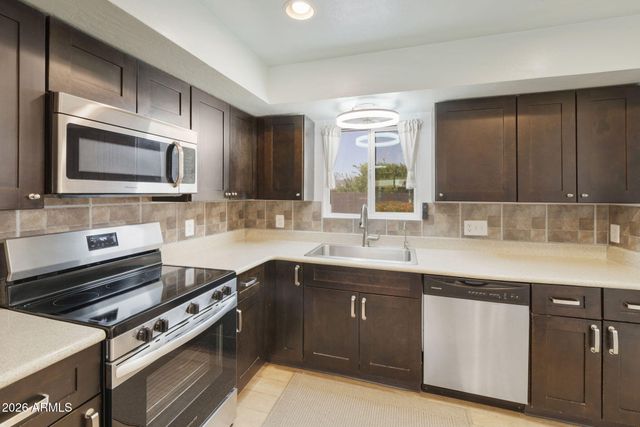 9523 E DALLAS Street, Mesa, AZ 85207