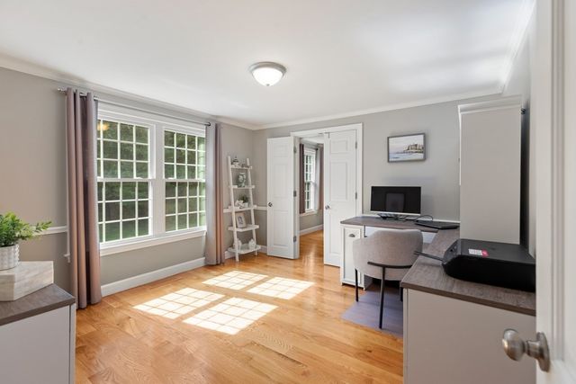 24 Edgemere Rd, Lynnfield, MA 01940