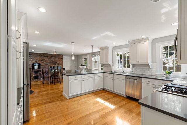 24 Edgemere Rd, Lynnfield, MA 01940