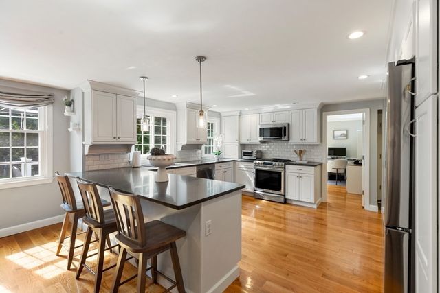 24 Edgemere Rd, Lynnfield, MA 01940