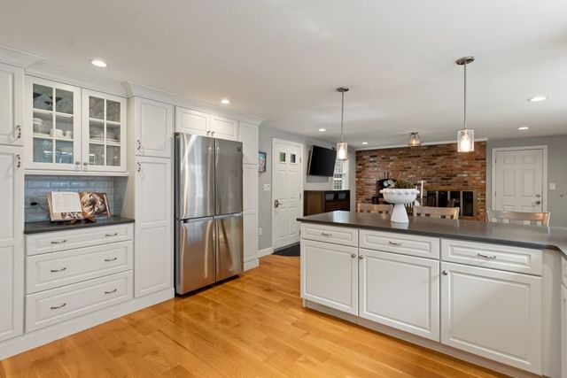 24 Edgemere Rd, Lynnfield, MA 01940